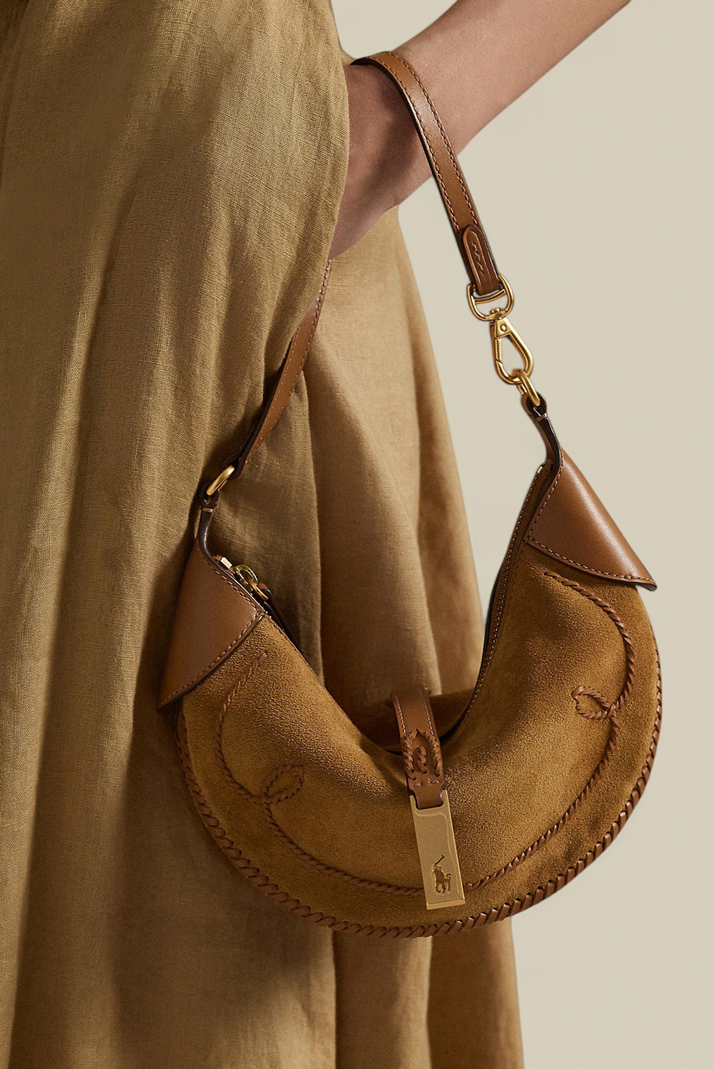 תמונת כל הלוק של תיק כתף פולו איי-די מיני